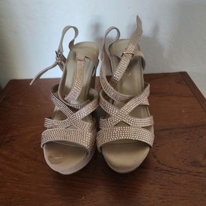 Beige/nude wedges